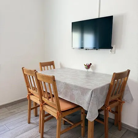 Lux Dalmatia Beachside 3* Макарська