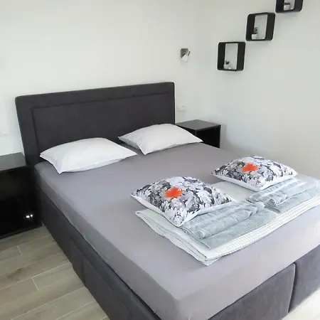 Lux Dalmatia I & R Guest house