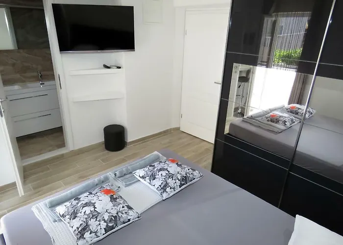 Gostinjska kuća Lux Dalmatia Beachside 3*
